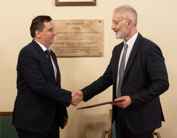 Deli Gergely, a Nemzeti Közszolgálati Egyetem rektora és Such György, az Országgyűlés Hivatalának főigazgatója